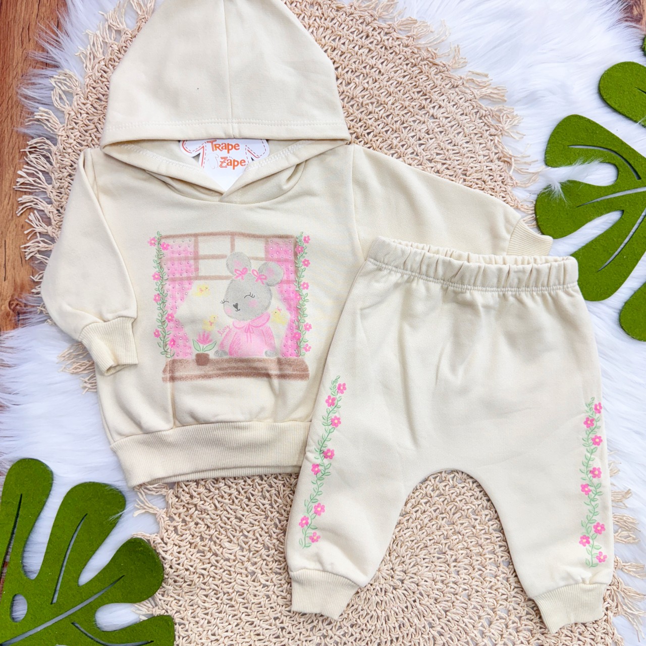 Conj. Blusa de Moletom com Capuz Ratinha e Calça com Flores - Areia